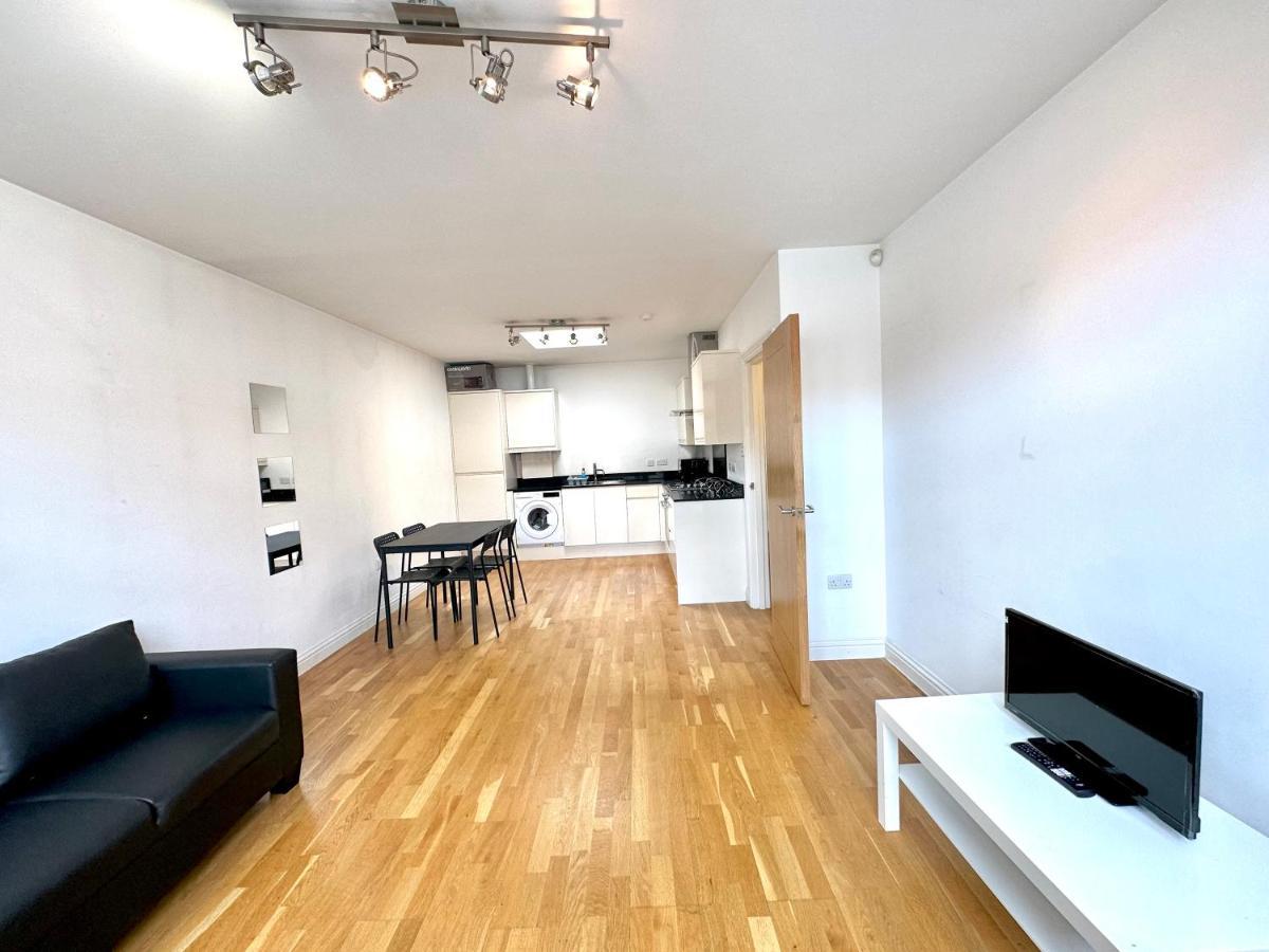 137 Guest House Camden Town ลอนดอน ภายนอก รูปภาพ
